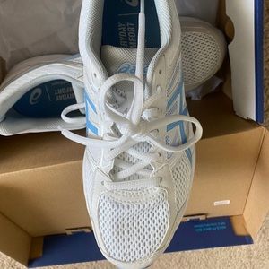 NIB ASICS Gel contend 4